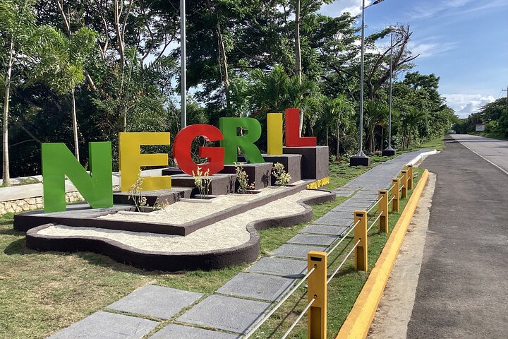 Private pick-up from MBJ Airport to Negril area hotels - Image 1