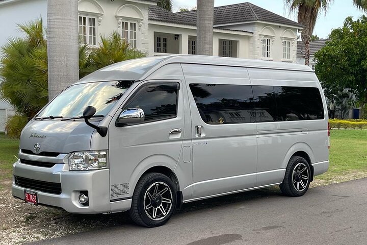 Private Roundtrip Airport Transfer from Sangster Montego Bay - Image 4
