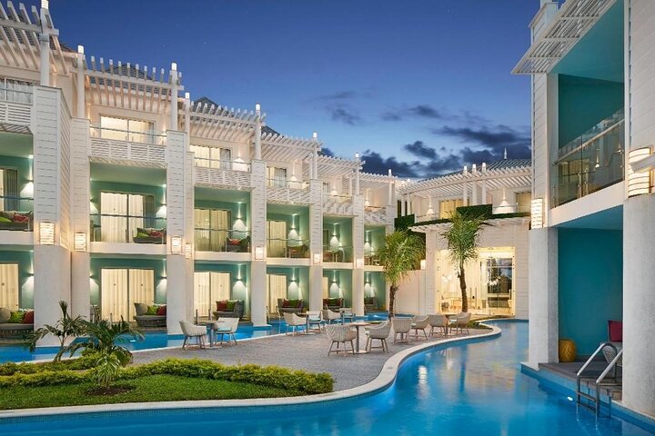 Private Roundtrip Transfers from Montego Bay Airport to Royalton Hideaway - Image 3