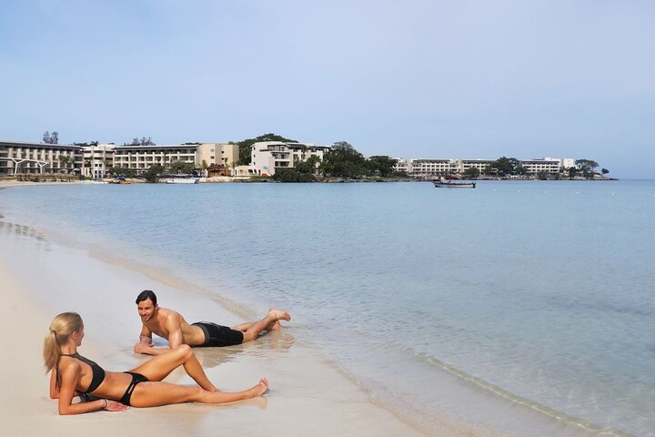 Private Roundtrip Transfers from Montego Bay Airport to Royalton Hideaway - Image 1