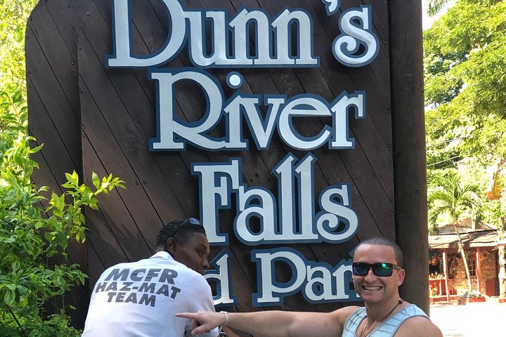 Private Tour from Montego Bay to Martha Brae River Rafting & Dunn’s River Falls - Image 2