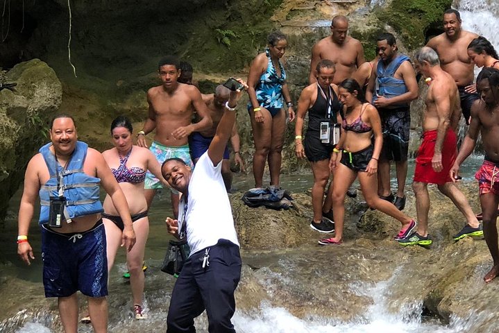 Private Tour from Montego Bay to Martha Brae River Rafting & Dunn’s River Falls - Image 4