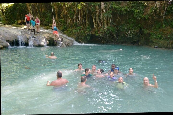 Private Transfer to Dunn's River Falls and Blue Hole - Image 4