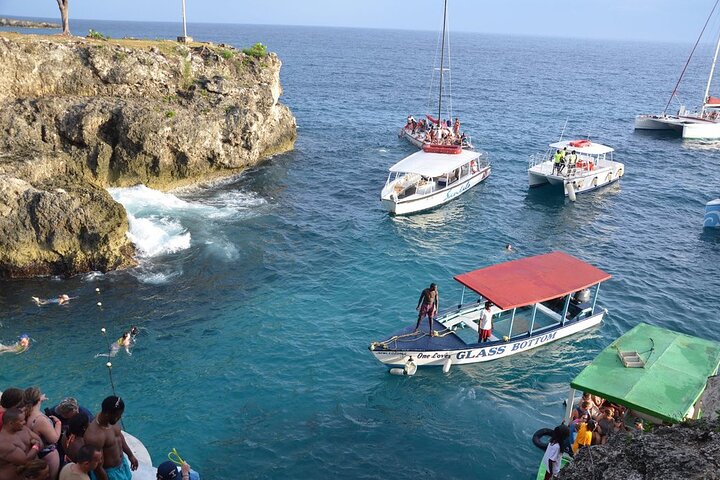 Ricks Cafe and Negril Seven Miles Beach Irie Tour - Image 4