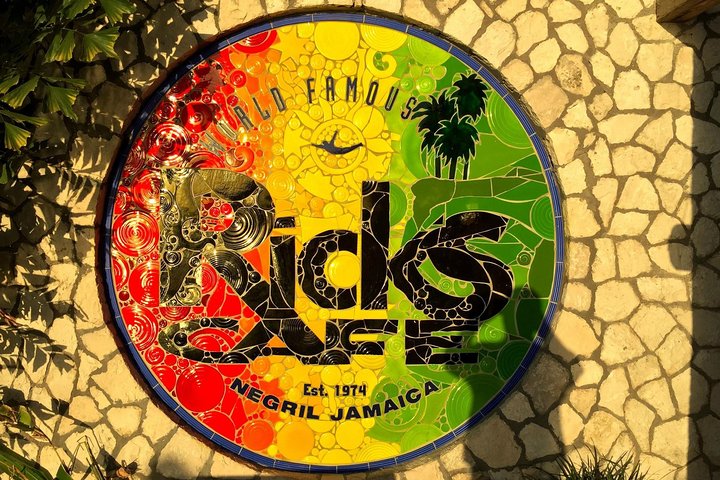 Rick's Café and Seven Mile Beach Private Tour  - Image 5