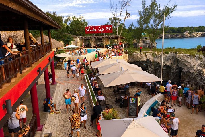 Rick's Café and Seven Mile Beach Private Tour  - Image 2
