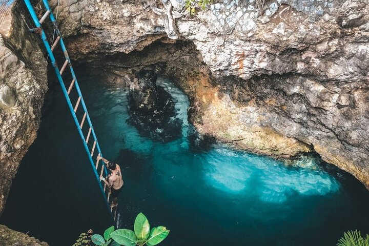 Seven Mile Beach, Blue Hole Mineral Spring, Beach Tubing - Image 4