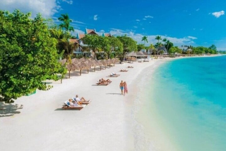 Seven Miles Beach in Negril and Ricks Cafe from Montego Bay  - Image 1