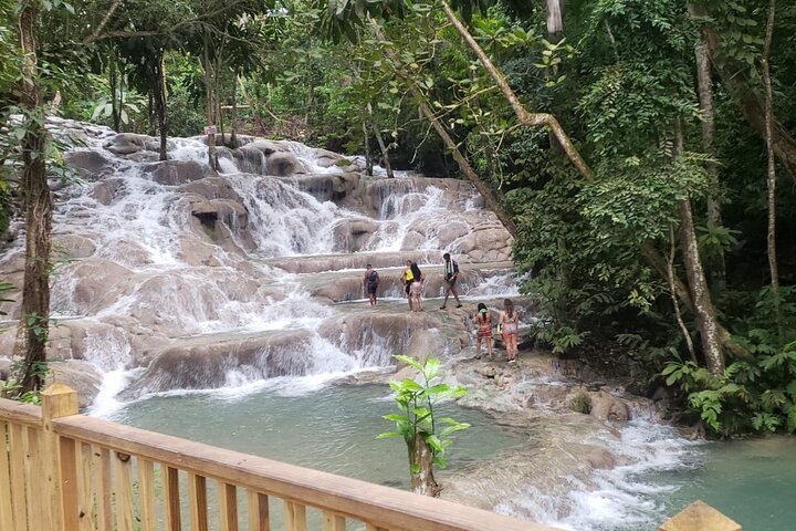 Sightseeing Tour with a Local Native Guide  - Image 3