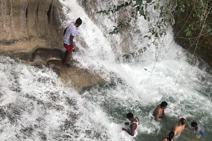 White River Tubing and Dunn's River Falls Excursion from Montego Bay - Image 2