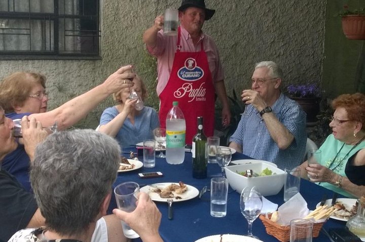 Montevideo customized tour by a family group sharing a home babecue lunch - Image 2