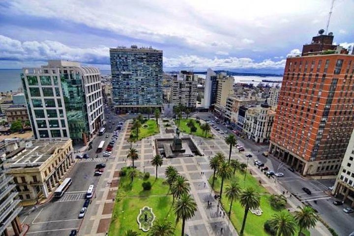 Montevideo private city tour with dinner included and tango show - Image 1