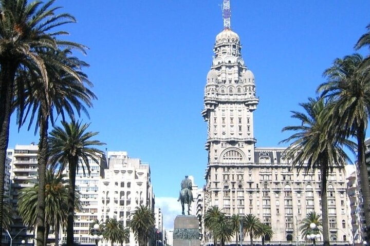 Private Montevideo city tour - Image 1
