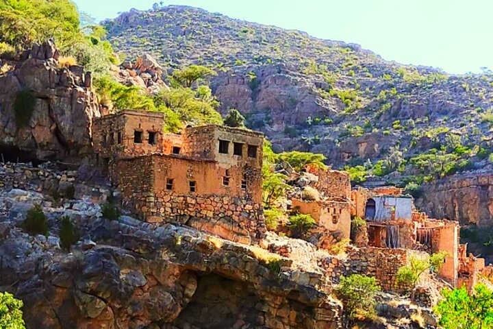 Birkat Al Mouz & Jebel Akhdar Oman full day adventure tour - Image 3
