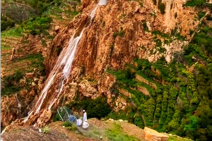 Birkat Al Mouz & Jebel Akhdar Oman full day adventure tour - Image 1