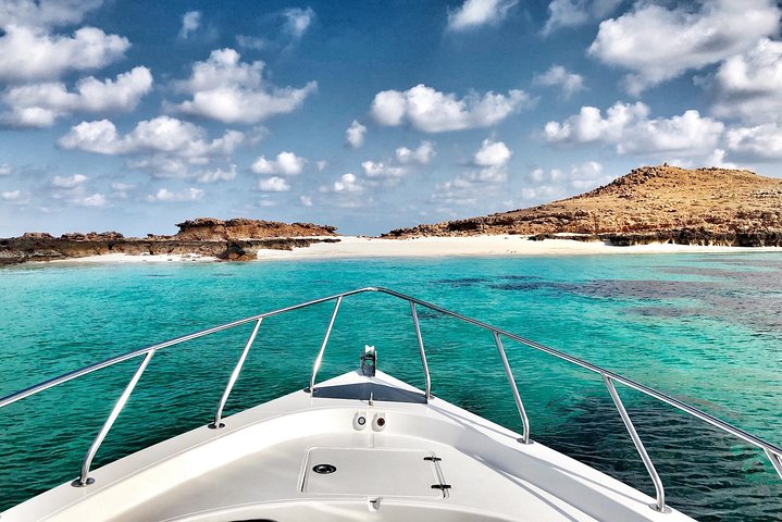 Cruises to Daymaniyat & Snorkeling - Image 1