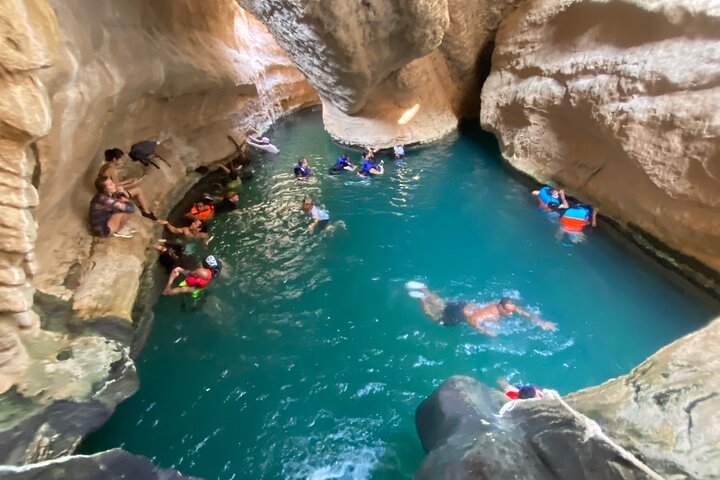 Discover Wadi Shab by a Professional Omani Guide  - Image 1