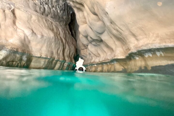 Discover Wadi Shab by a Professional Omani Guide  - Image 2