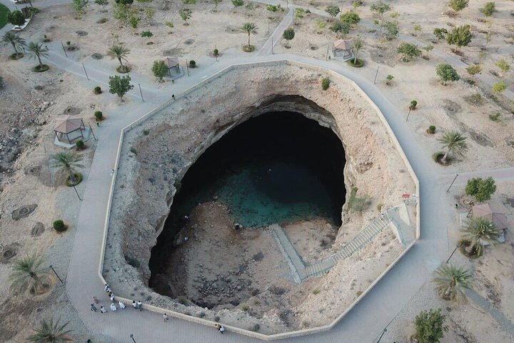 Explore the beauty of Oman  - Image 3