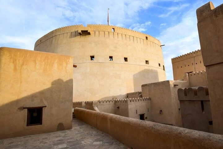 Exploring Oman - Nizwa Souq, Misfah Al Arbyeen, and Jebel Shams - Image 2