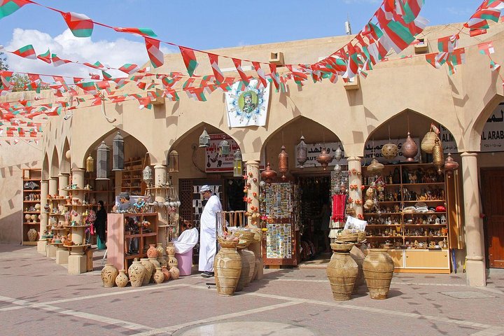 Nizwa , Bahla and Jabrin fort (tours and sightseeing) - Image 1