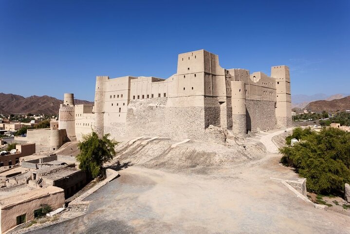 Nizwa & Bahla Forts, Jabreen Castle - Historical Tour from Muscat - Image 1