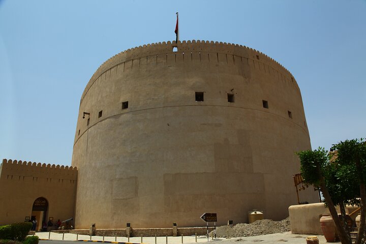 Private 2-Day Guided Tour with Nizwa Friday Market Visit - Image 3