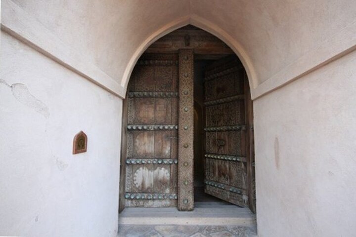 Private Day Trip to Wadi Al Hoqain & Al Hazm Castle  - Image 2