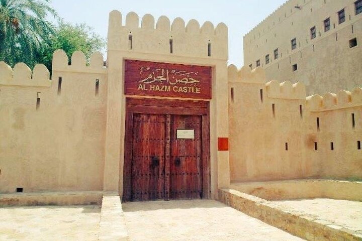 Private Day Trip to Wadi Al Hoqain & Al Hazm Castle  - Image 5