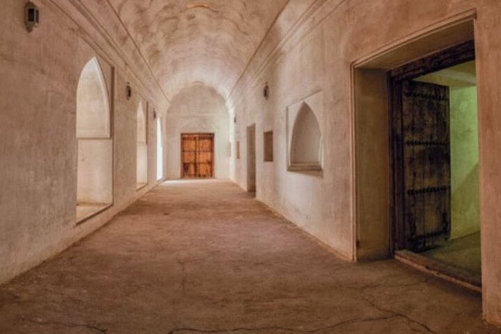Private Day Trip to Wadi Al Hoqain & Al Hazm Castle  - Image 3