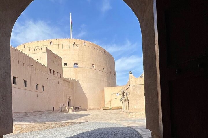 Private Full Day Nizwa Fort Nizwa Souq Bahla Fort Jabreen Castle - Image 2