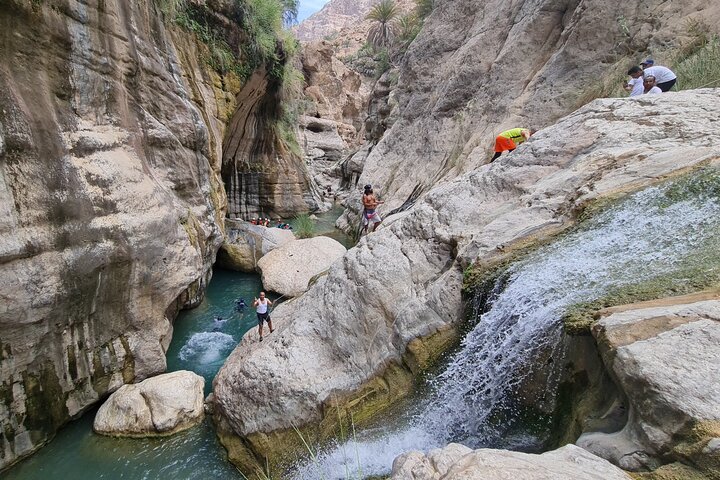 Private Full-Day Wadi Tiwi and Bimmah Sinkhole Tour from Muscat - Image 2