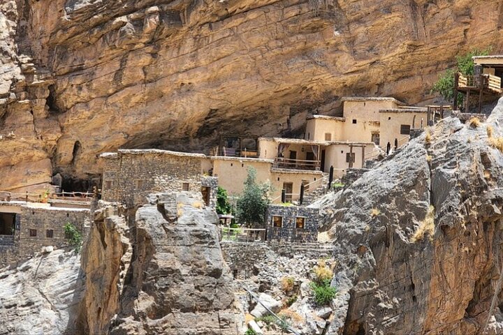 Private Tour to Jebel Akhdar Al Suwjara Village  - Image 1