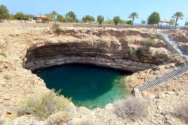 Wadi Shab Adventure & Bimmah Sinkhole and Fins White Beach Full Day Tour  - Image 2