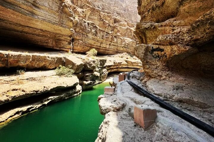 Wadi Shab Adventure & Bimmah Sinkhole and Fins White Beach Full Day Tour  - Image 5
