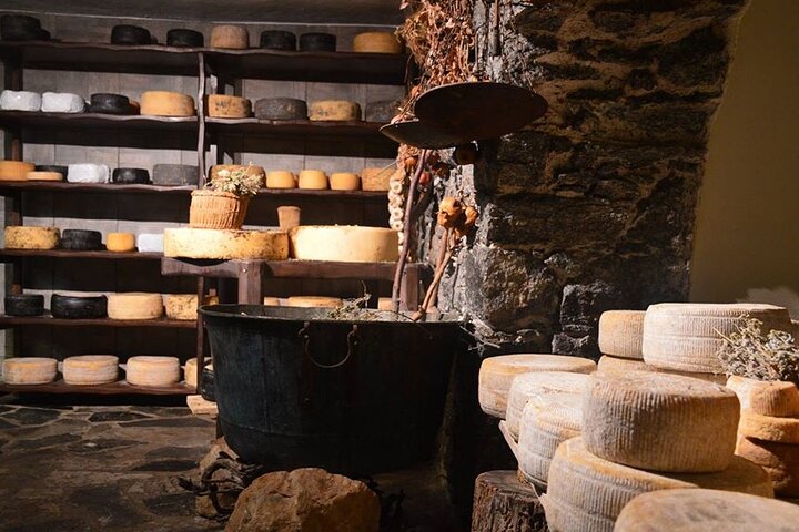 Naxos Old Town Private Food Tour with Dinner and Pickup - Image 2