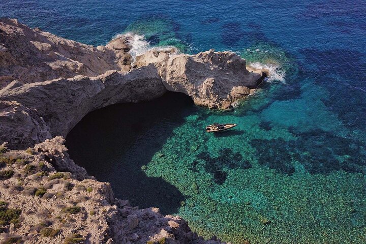 Private Cruise: MYKONOS – ANTIPAROS – DESPOTIKO - PANTERONISIA - Image 1