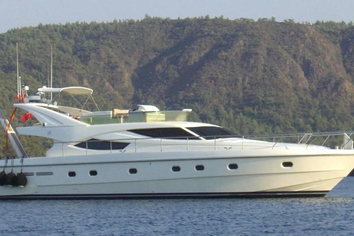 Private Yacht in Mykonos - Image 2
