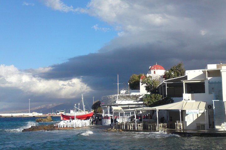 Strolling in Old Mykonos Town - Image 4