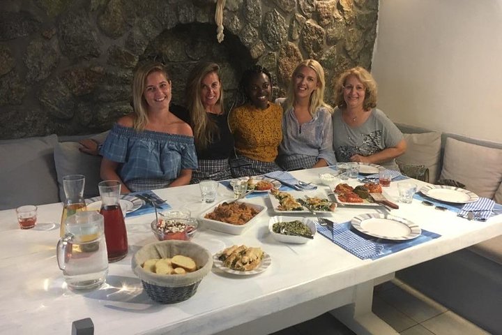Traditional Lunch or Dinner with Drinks in Mykonos - Image 4