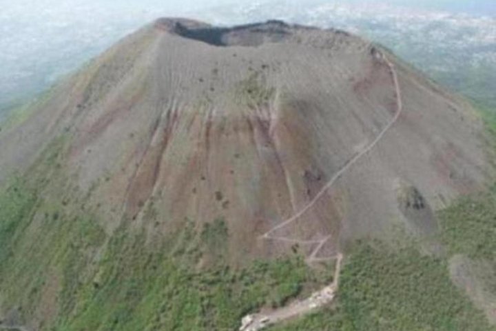 A Full Day Tour on Mt Vesuvius - Image 1