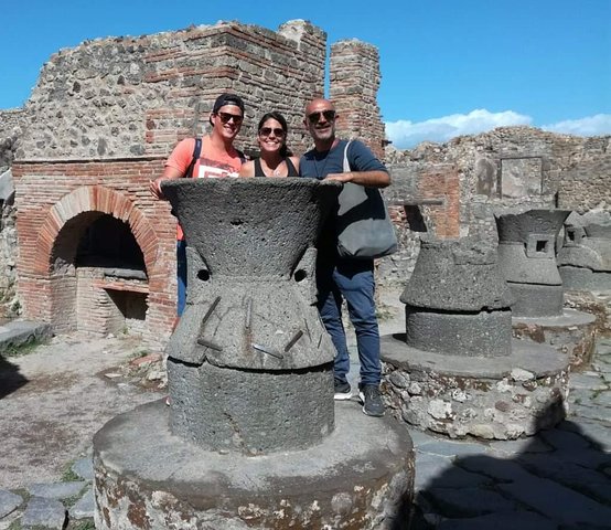 ALL INCLUSIVE tour. Pompeii excavations with transfer from Naples, guide and ticket. - Image 1
