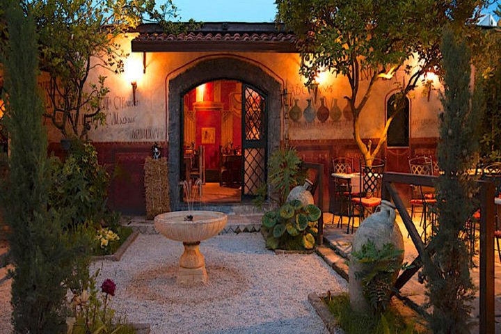 Ancient Pompeii: A Journey between Archaeology and Gastronomy - Image 1