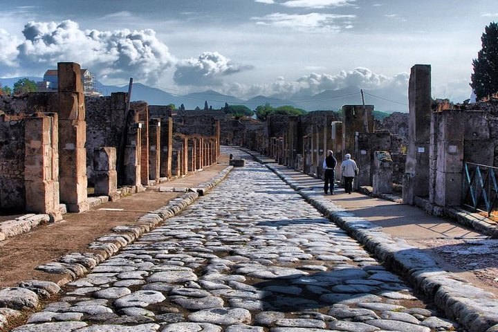 Ancient Pompeii up to the Vesuvius Tour with Local Guide & Driver from Naples - Image 5