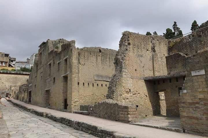 Archaeological Tour: Ruins of Herculaneum+Oplontis+Pompeii (Full Day) - Image 2