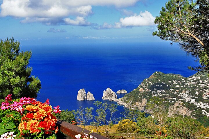 Capri Island Guided Boat Tour with Pickup from Naples - Image 2