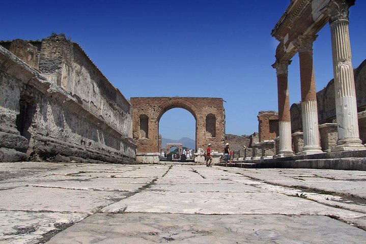 Capri, Sorrento and Pompeii - one day Tour from Naples - Image 5