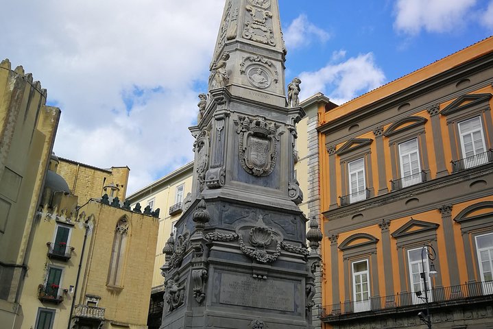 Church and sfogliatella in Naples - Image 5