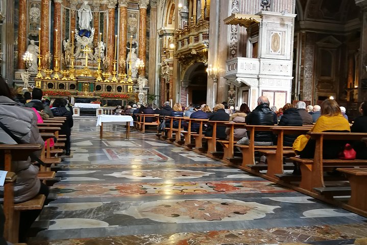 Church and sfogliatella in Naples - Image 1