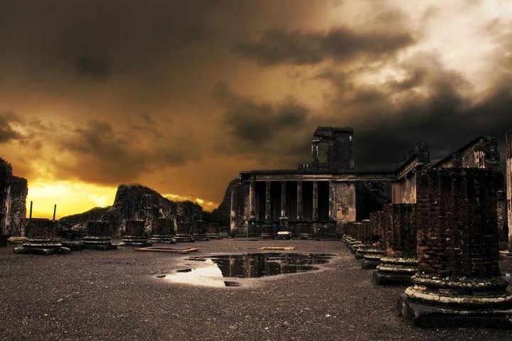 Day Trip from Naples: Pompeii and Herculaneum - private tour - Image 1
